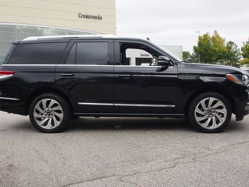 Used 2024 Lincoln Navigator Premiere image 9
