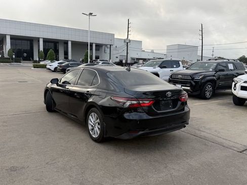 Used 2022 Toyota Camry LE FWD image 6