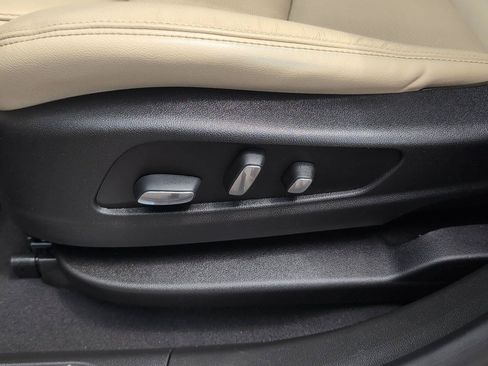 Used 2017 Cadillac XT5 FWD image 21