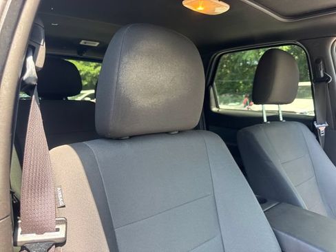 Used 2011 Ford Escape XLT w/ 201A Rapid Spec Order Code FWD image 23