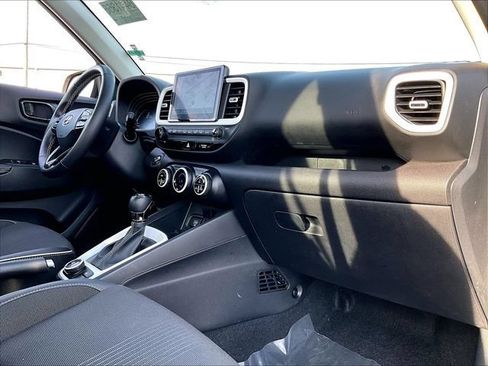 Used 2024 Hyundai Venue Limited FWD image 14