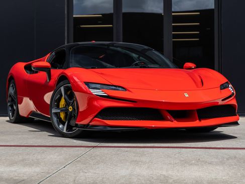 Used 2021 Ferrari SF90 Stradale AWD/4WD image 2