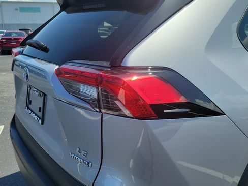 Used 2024 Toyota RAV4 LE AWD/4WD image 11