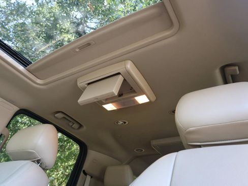 Used 2012 Cadillac Escalade ESV Premium AWD/4WD image 16