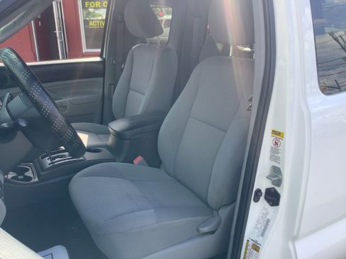 Used 2012 Toyota Tacoma 4x4 Access Cab V6 w/ Convenience Pkg image 10