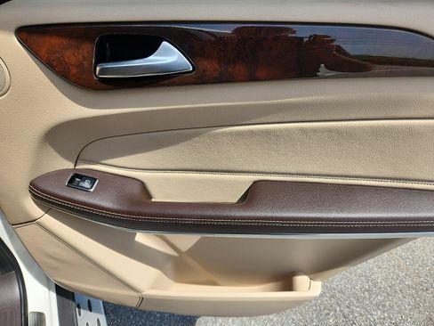 Used 2017 Mercedes-Benz GLS 550 4MATIC image 32