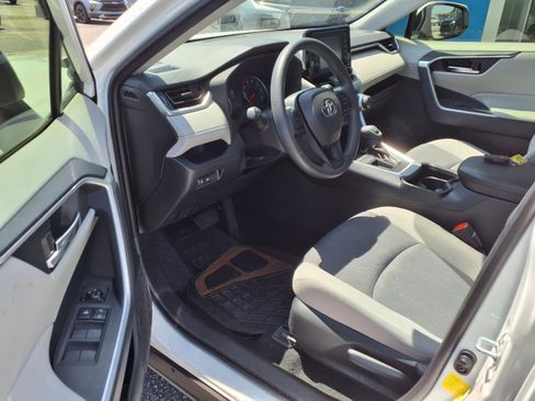 Used 2019 Toyota RAV4 XLE image 4