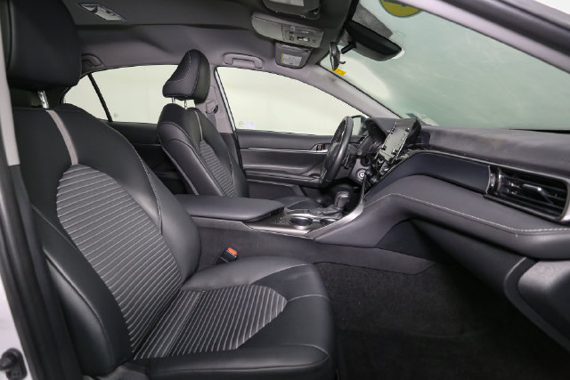Used 2024 Toyota Camry SE w/ Cold Weather Package FWD image 15