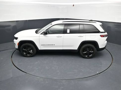 Used 2023 Jeep Grand Cherokee Limited w/ Black Appearance Package AWD/4WD image 55