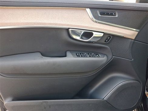 Used 2025 Volvo XC90 B6 Plus image 12