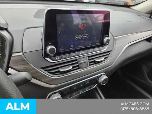 Used 2025 Nissan Altima 2.5 SV FWD image 19