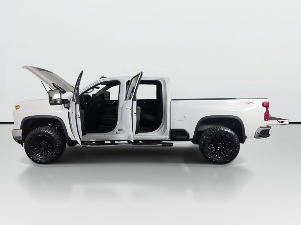Used 2025 Chevrolet Silverado 2500 LT w/ Convenience Package AWD/4WD image 10