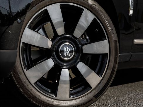 Used 2024 Rolls-Royce Cullinan Base w/ Cullinan Package image 2