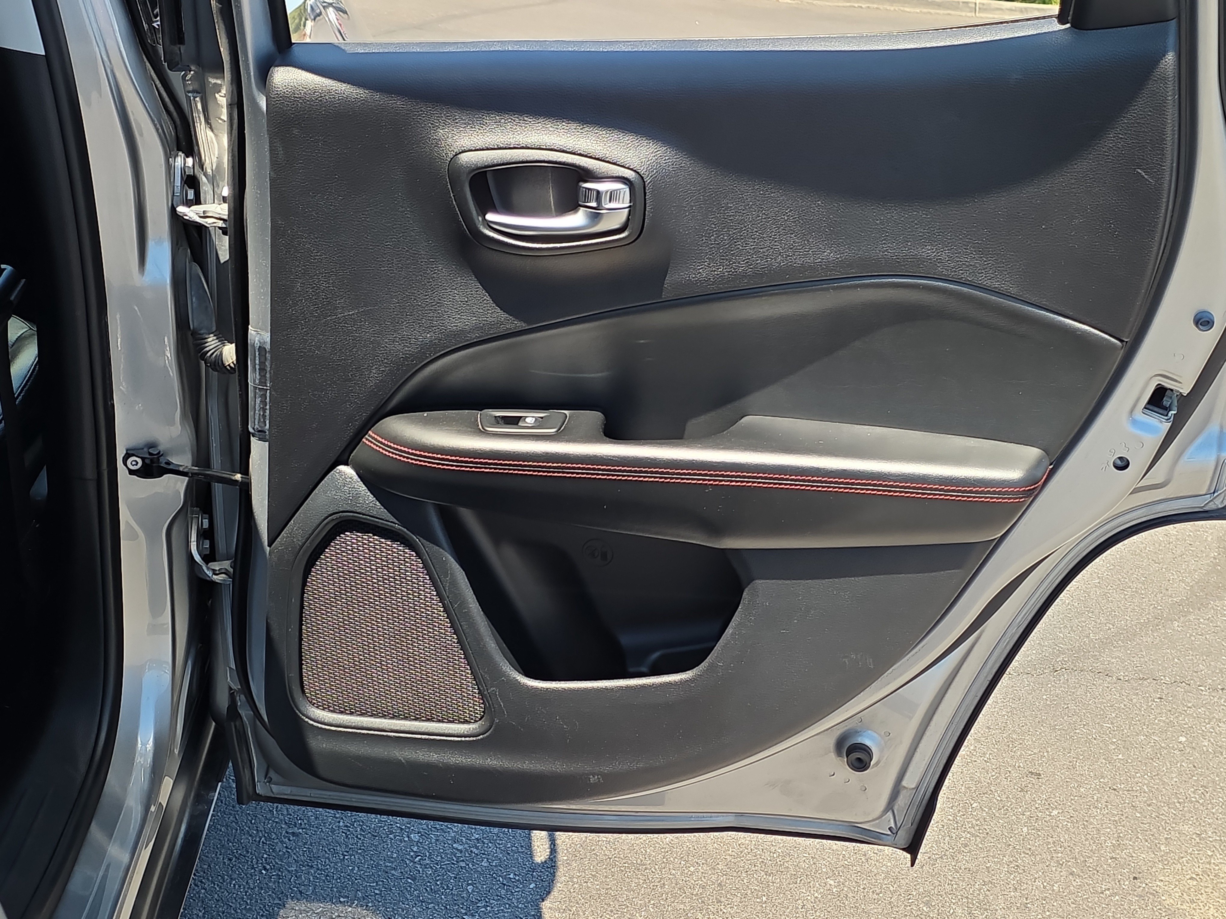 Used 2019 Jeep Compass Trailhawk AWD/4WD image 25