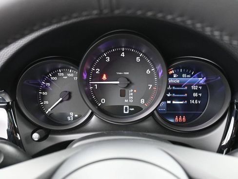 Certified 2026 Porsche Macan AWD/4WD image 18