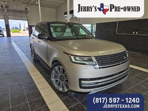 Used 2025 Land Rover Range Rover SE AWD/4WD image 4