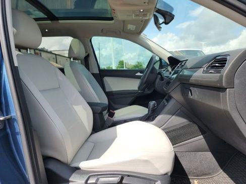 Used 2020 Volkswagen Tiguan SE w/ Panoramic Sunroof Package FWD image 13