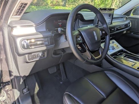 Used 2023 Lincoln Aviator 2WD image 11
