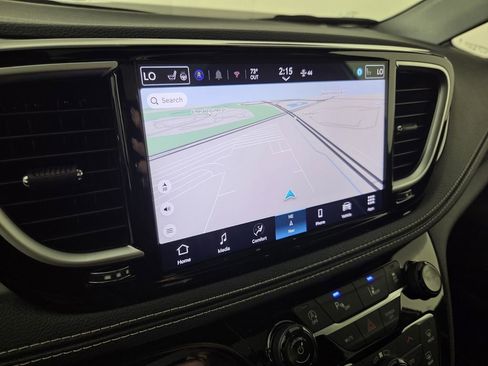 New 2026 Chrysler Pacifica Limited w/ Uconnect Theater Family Group FWD image 29