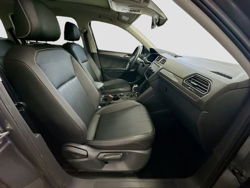 Used 2022 Volkswagen Tiguan SE image 33