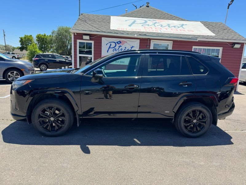 Used 2022 Toyota RAV4 SE AWD/4WD image 3