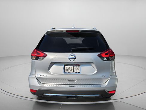 Used 2017 Nissan Rogue SV FWD image 4