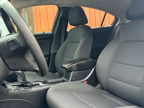 Used 2017 Chevrolet Cruze LT w/ Convenience Package FWD image 8