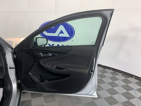 Used 2021 Chevrolet Malibu LT image 38