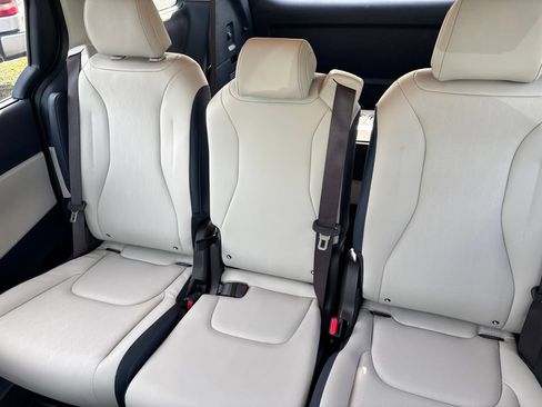 Certified 2025 Kia Carnival EX FWD image 23