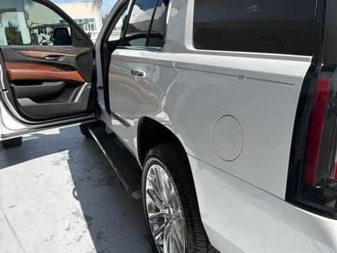 Used 2019 Cadillac Escalade Premium Luxury AWD/4WD image 7