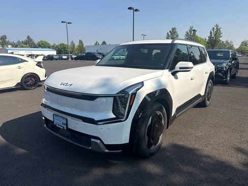 Used 2024 Kia EV9 Land AWD/4WD image 3