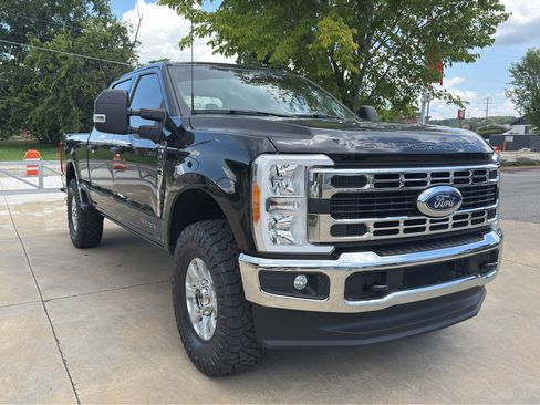 Used 2023 Ford F250 XLT AWD/4WD image 6