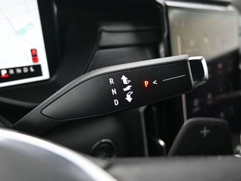 Used 2025 GMC Acadia Elevation image 19