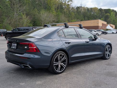 Used 2022 Volvo S60 T8 R-Design image 9