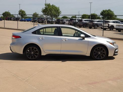 Used 2024 Toyota Corolla SE w/ SE Premium Package FWD image 4