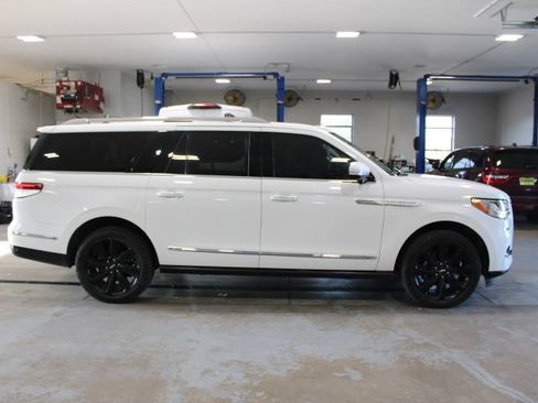 Used 2022 Lincoln Navigator L Reserve AWD/4WD image 10