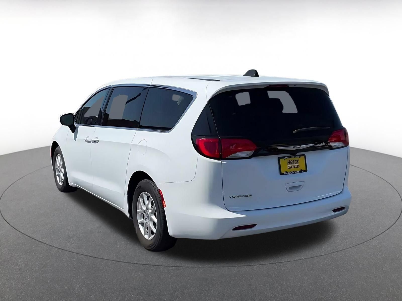 Used 2023 Chrysler Voyager LX FWD image 10