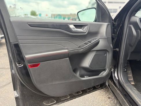 Used 2025 Ford Escape Active AWD/4WD image 17