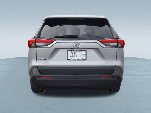 Used 2022 Toyota RAV4 LE image 7