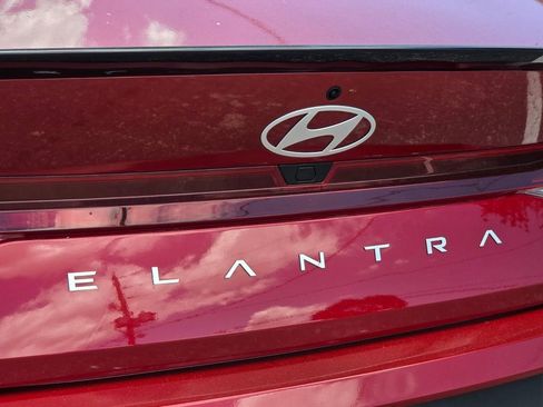 Used 2025 Hyundai Elantra Sport FWD image 9
