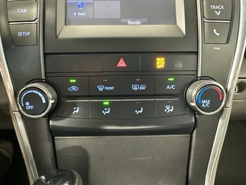 Used 2015 Toyota Camry LE FWD image 19