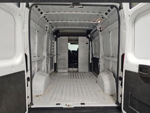 Used 2023 RAM ProMaster 2500 w/ Convenience Group FWD image 8