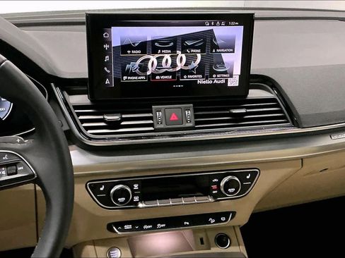 Used 2025 Audi Q5 2.0T Premium w/ Convenience Plus Package image 9
