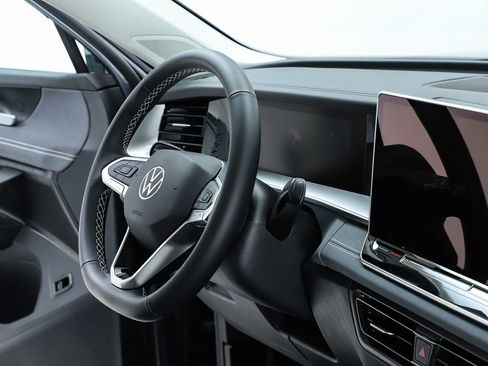 New 2026 Volkswagen Tiguan SE image 35