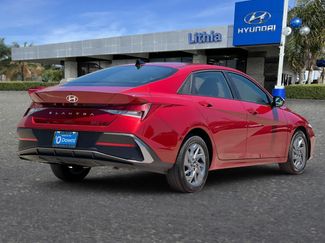 Used 2024 Hyundai Elantra SEL FWD video 3