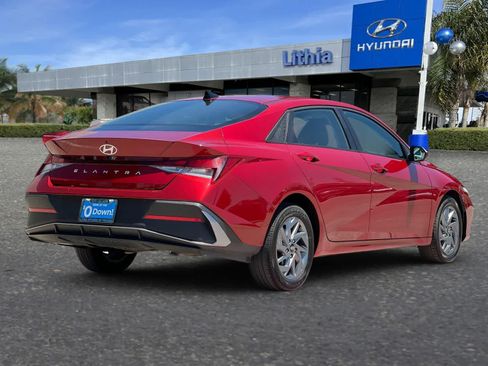Used 2024 Hyundai Elantra SEL FWD image 3