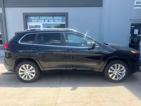 Certified 2018 Jeep Cherokee Overland w/ Technology Group AWD/4WD image 7