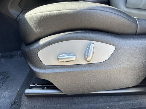 Used 2022 Porsche Macan image 24