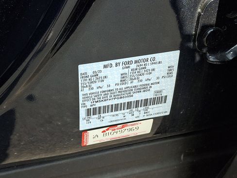 Certified 2023 Ford Explorer Limited w/ Equipment Group 301A AWD/4WD image 30