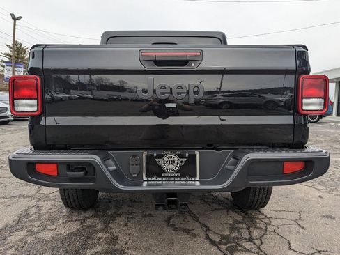 Used 2022 Jeep Gladiator Sport image 10